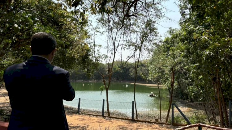 João Pinheiro se indigna com estado do Bosque Municipal e promete transformação radical em seu plano de governo