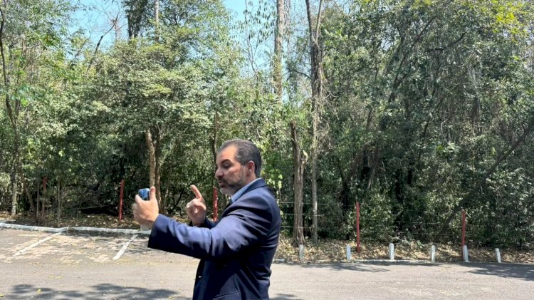 João Pinheiro se indigna com estado do Bosque Municipal e promete transformação radical em seu plano de governo